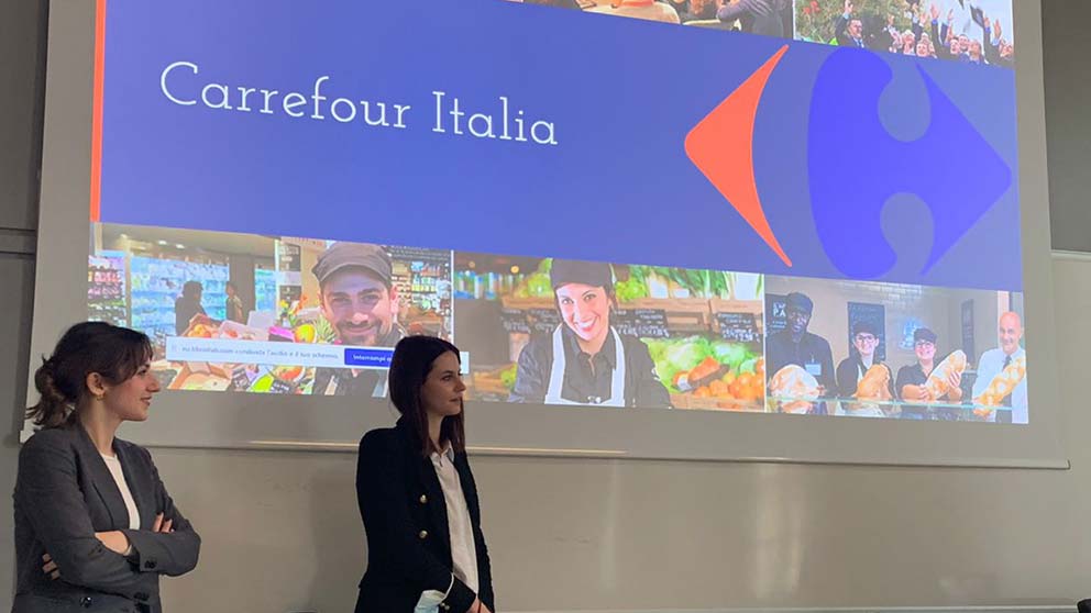 Tre manager Carrefour spiegano le caratteristiche del colosso del retail agli studenti del Master e della Laurea magistrale